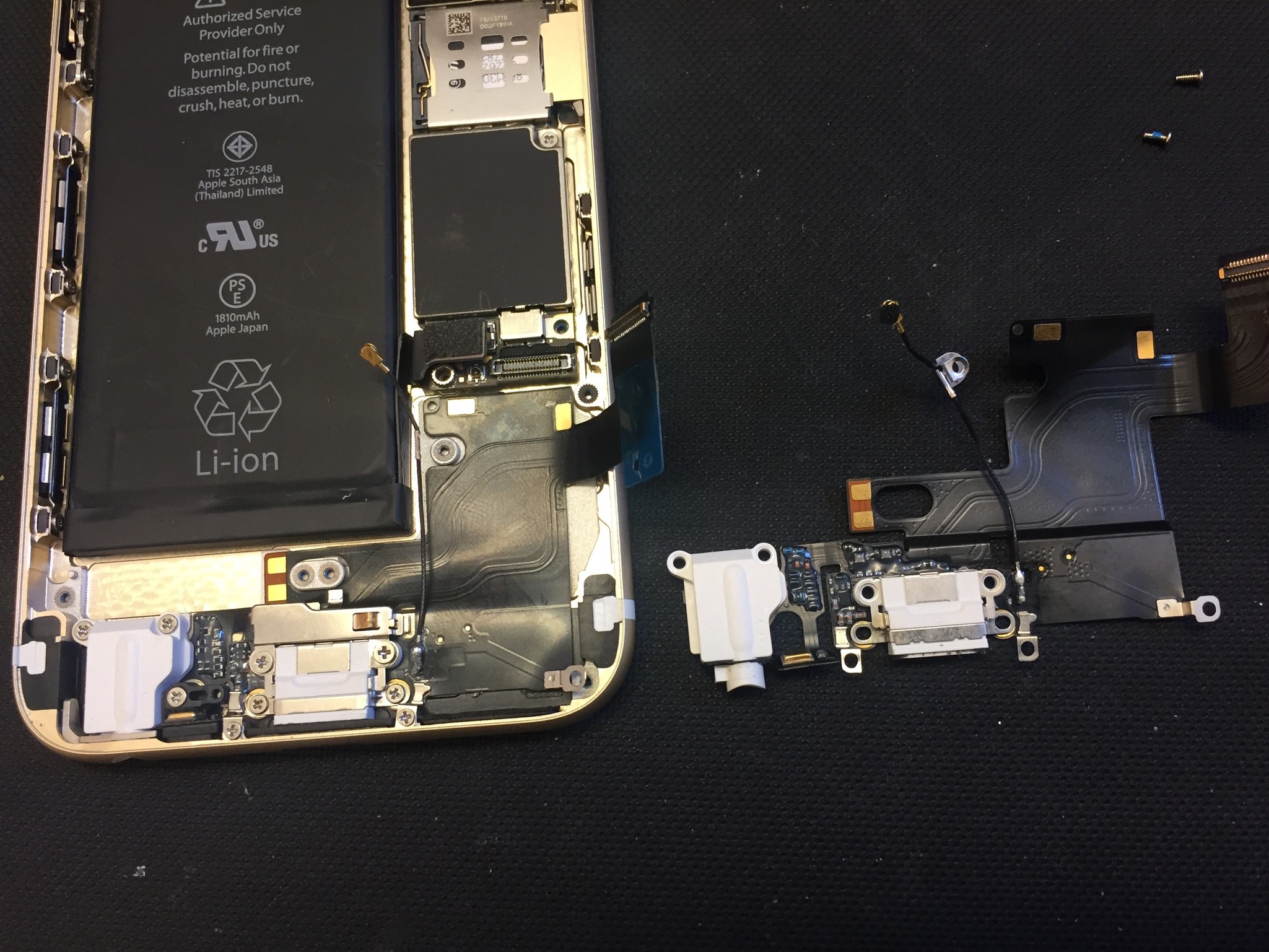 iPhone6ライトニングコネクタ交換修理