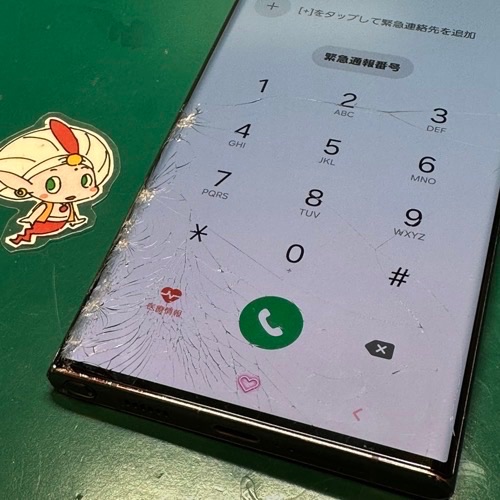 左下が割れたGalaxyS22Ultra