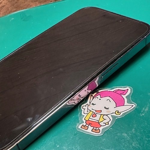 バッテリー膨張による画面浮き上がり