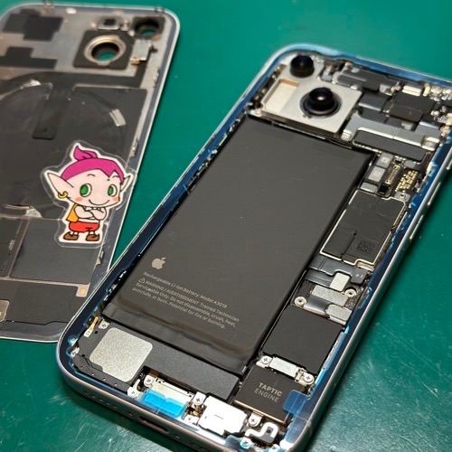 本体へ防水テープを施工している様子
