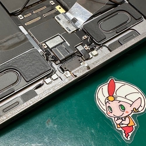 画面を開いて修理準備中のiPad