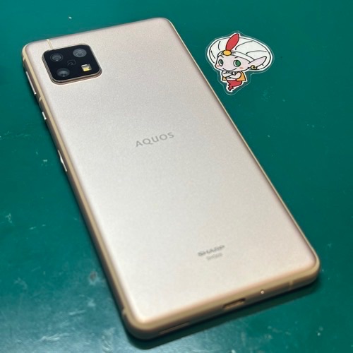 AQUOS Sense5G バッテリー交換作業開始