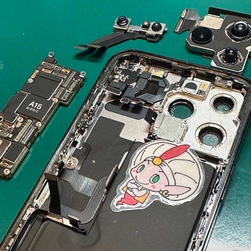iPhone13Proの内部乾燥作業中