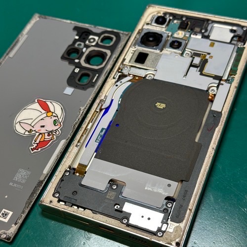 GalaxyS23ultraの背面パネルを外す工程
