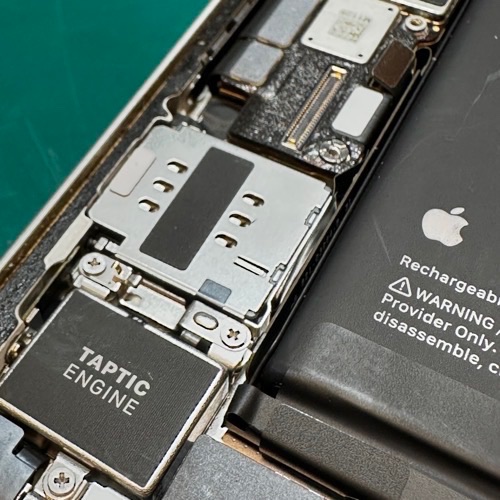 iPhone14の水没反応シール確認