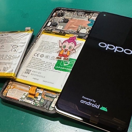 新しい部品を仮付けし動作確認中のOPPO Reno7A