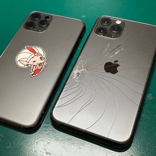 背面ガラスが割れたiPhone11Pro