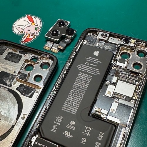iPhone11Pro 分解中の様子