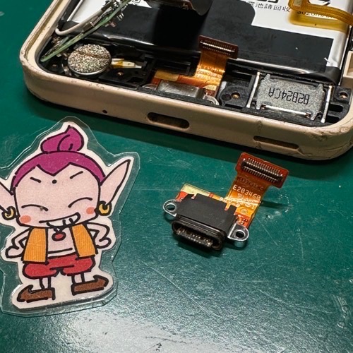 AQUOS Wish3 コネクタ交換後
