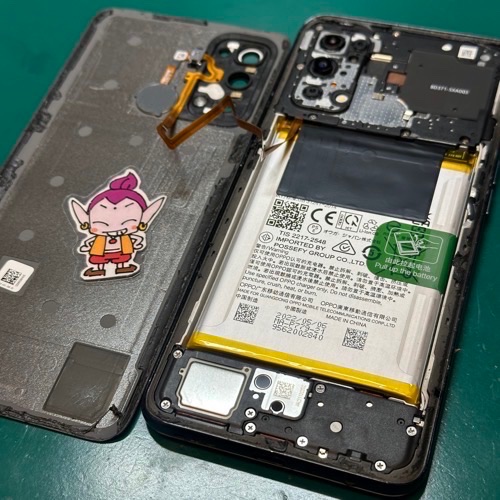 OPPO Reno5A 背面パネルを外して内部点検