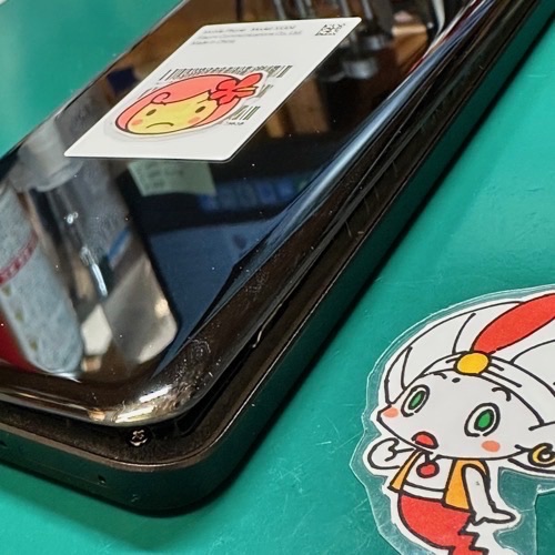バッテリー膨張で背面が浮いたXiaomi 13Tのご来店時の様子