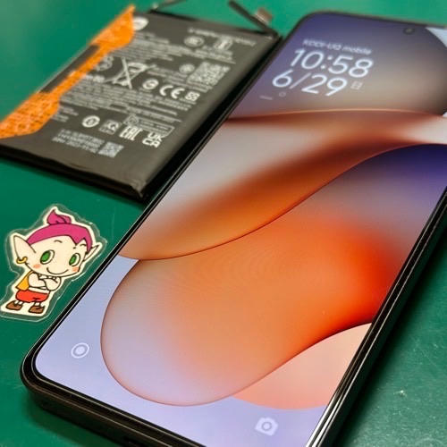 新品バッテリーに交換後のXiaomi 13Tと背面圧着完了の状態