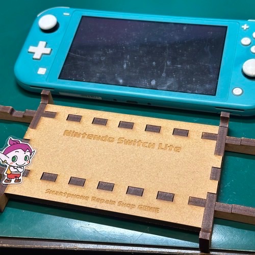 自作の専用治具で修理開始！