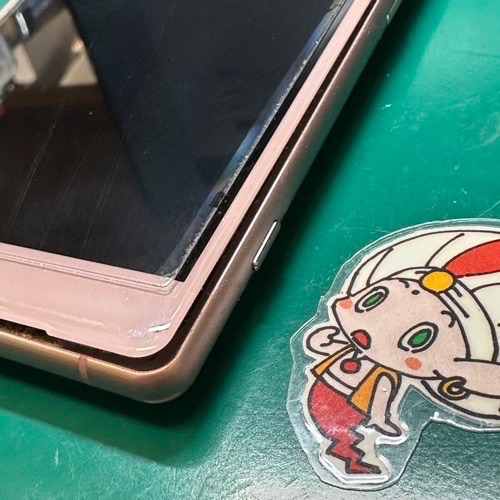 バッテリーが膨張して画面が浮いたXperiaXZ2
