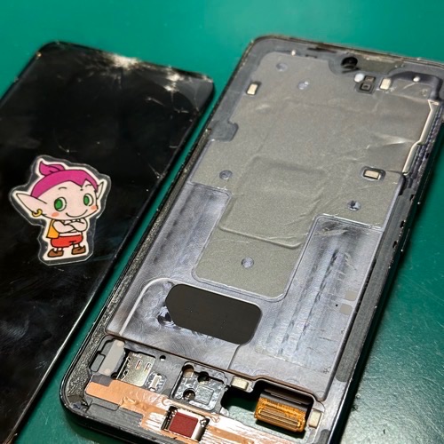 破損した画面の取り外し