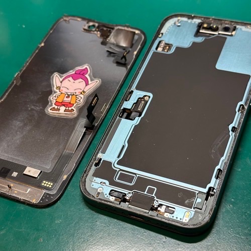 iPhone16の画面取り外し作業