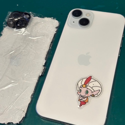 修理が完了し綺麗になったiPhone15Plus(裏)