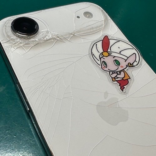 背面のガラスが割れたiPhone Air