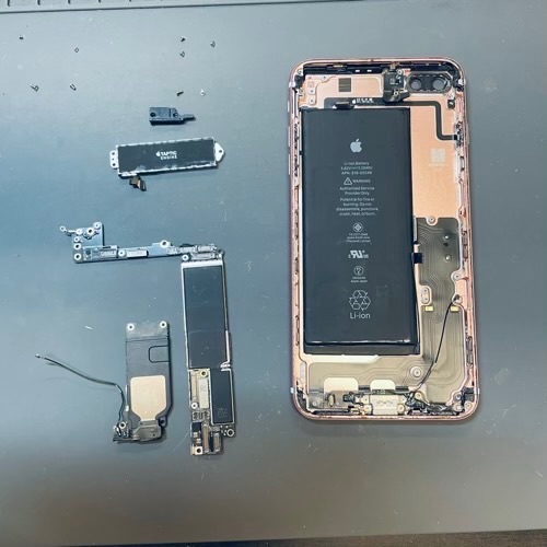 府中市からお越しのお客様　iPhone7Plusライトニングコネクター部品とバッテリー交換