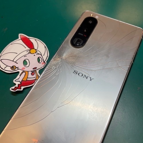 武蔵村山市からお越しのお客様　Xperia5III背面修理