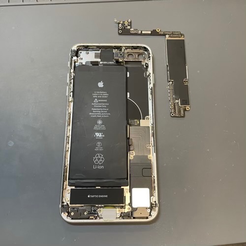 国立市からお越しのお客様　iPhone8プラス　コネクター交換