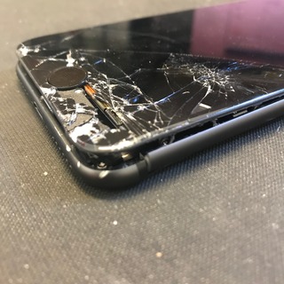 立川市からのお客様　iPhone8（アイフォン8）のフレームがゆがむほどの重度破損（フレーム調整）