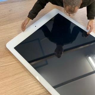日野市からお越しのお客様　iPad6画面割れ修理