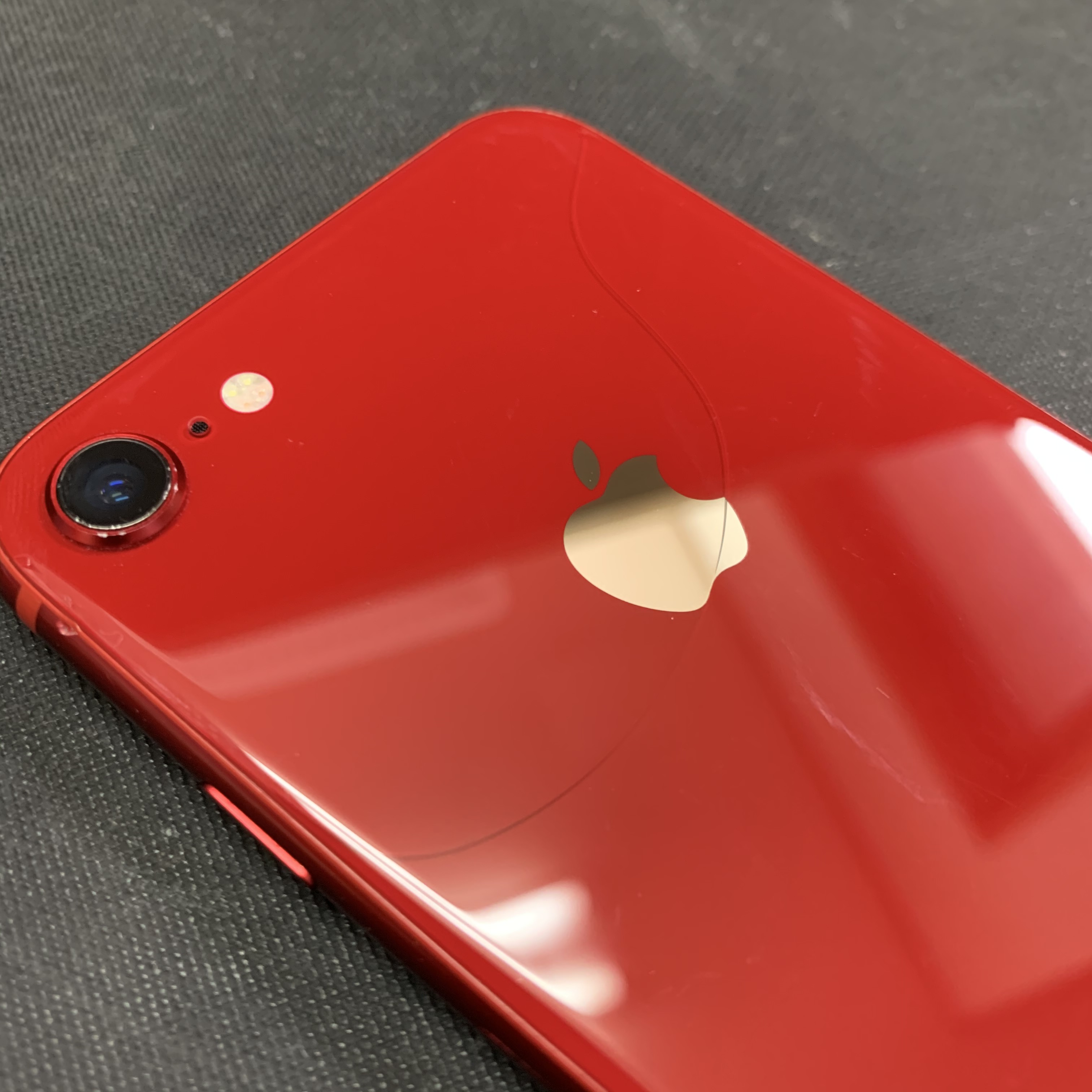 iPhone8背面割れ