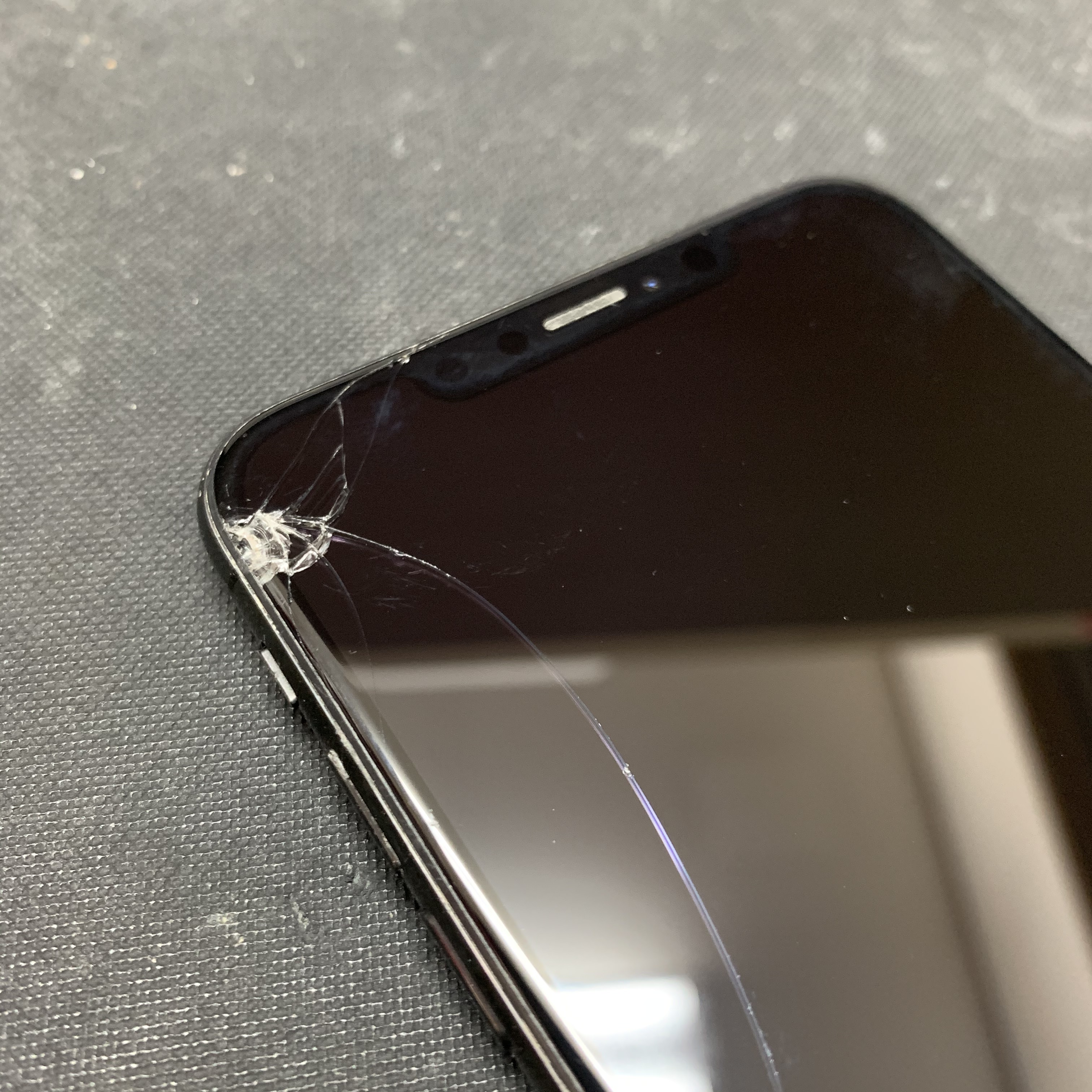 iPhoneXSMaxのガラス割れ