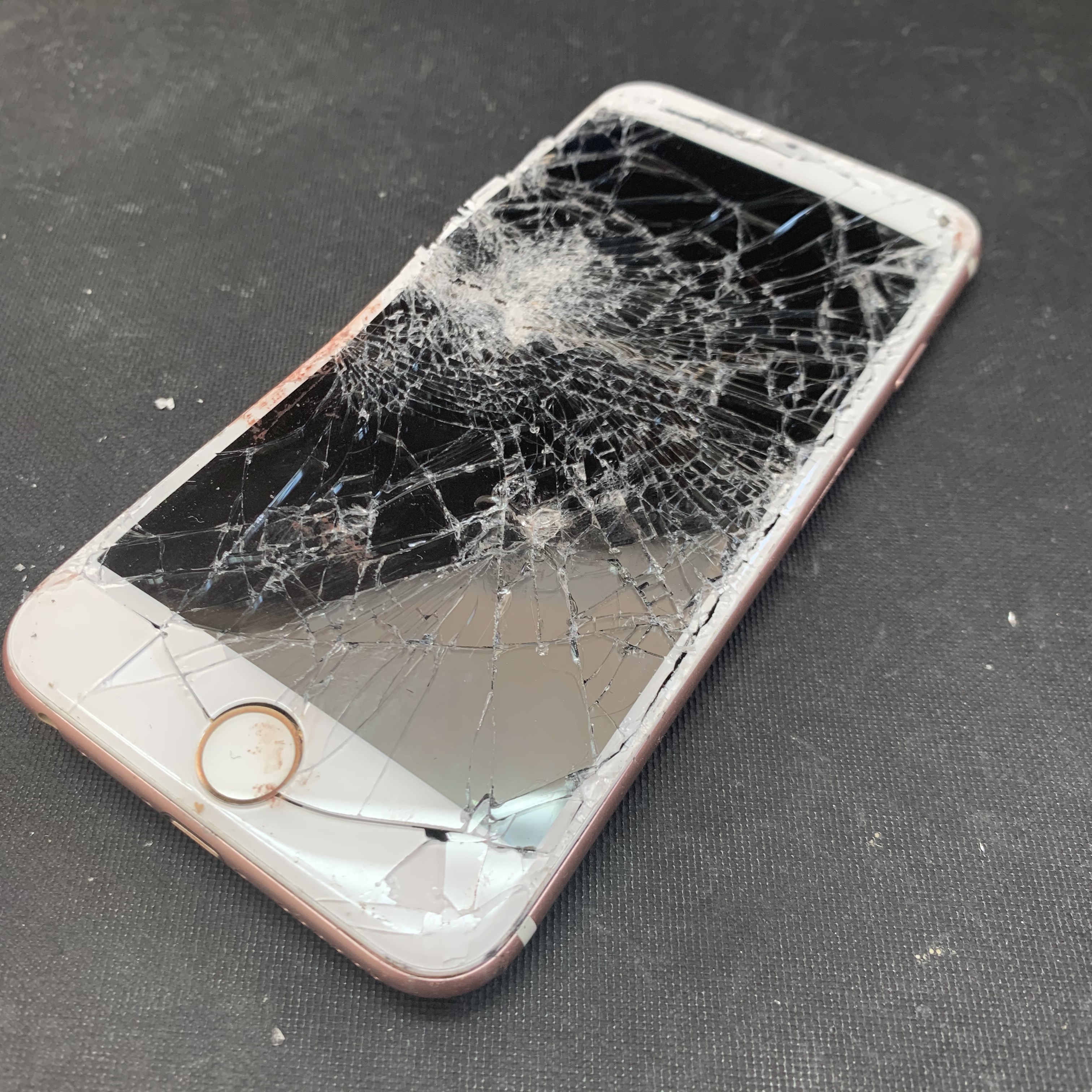 武蔵村山市からのお客様　iPhone6S（アイフォン6S）の大破端末修理