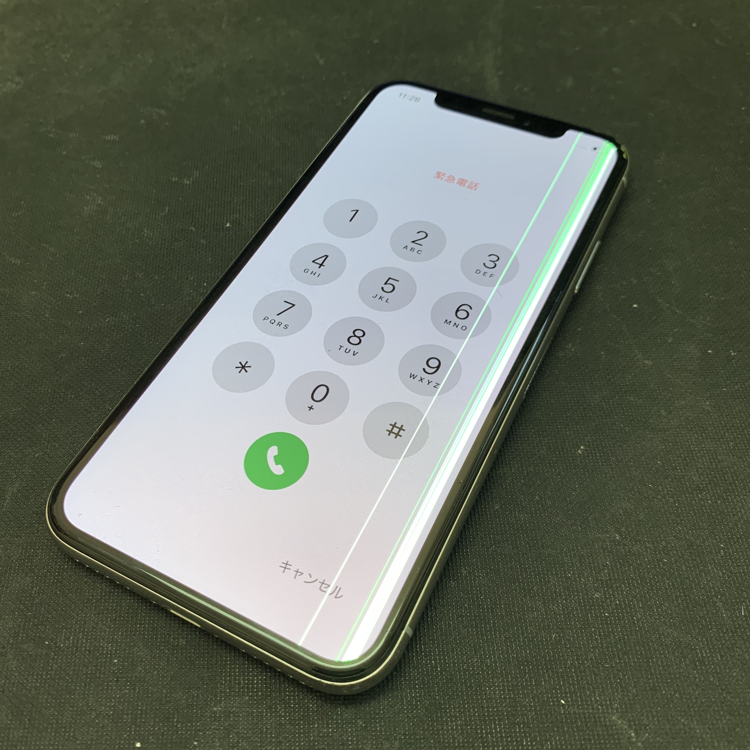 iPhoneXのフロントパネル割れ（重度破損）