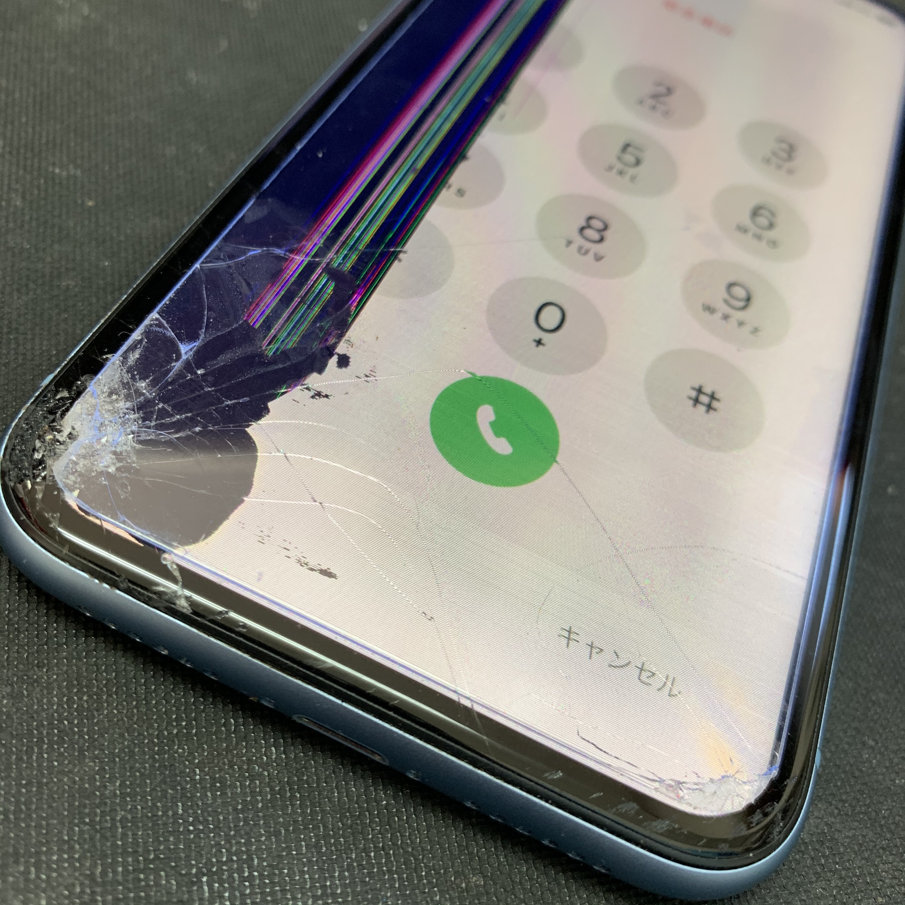 画面が割れ液晶不良を起こしたiPhoneXR