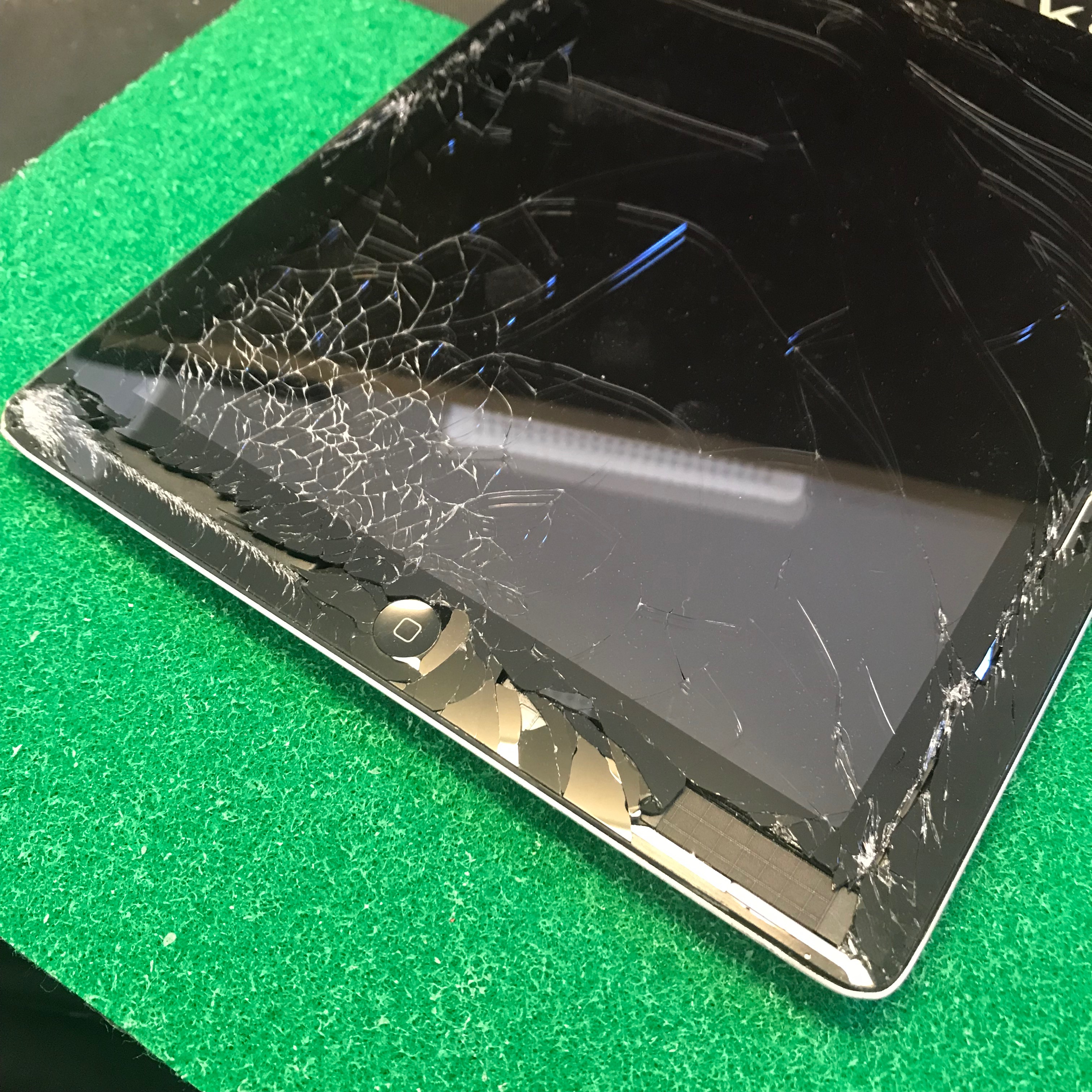 立川市からのお客様　iPad3（アイパッド3）の画面がバリバリに。。。