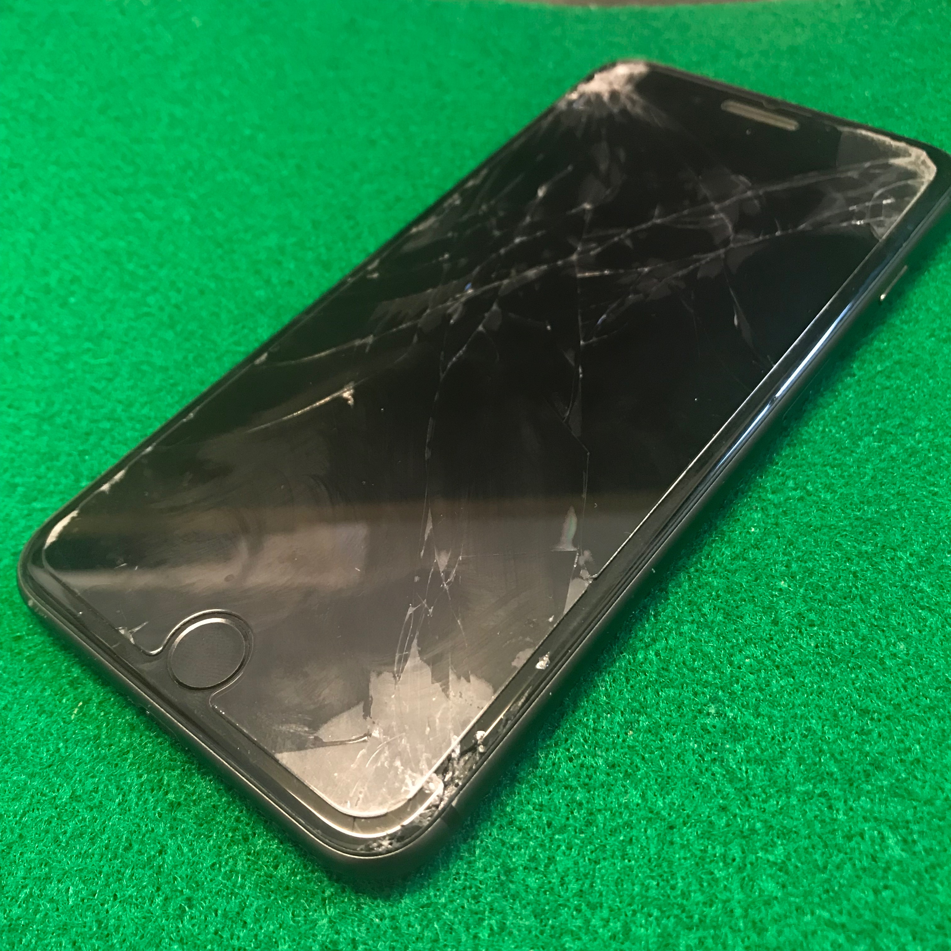 iPhone8Plusのガラス割れ