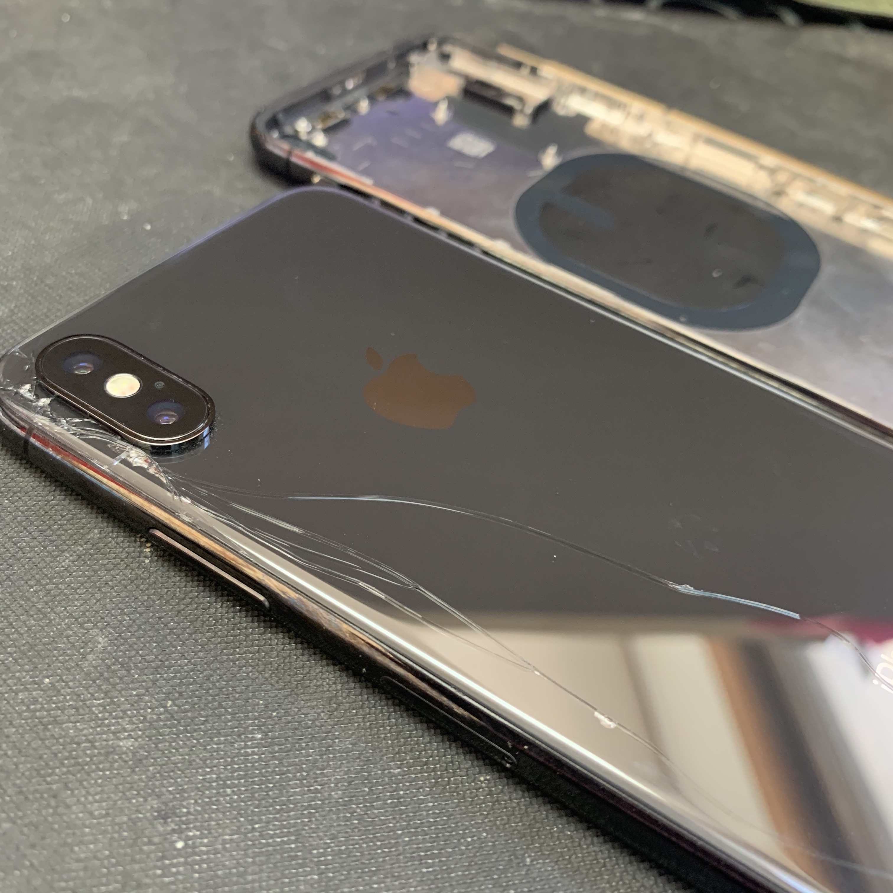 背面フレーム交換前のiPhoneX