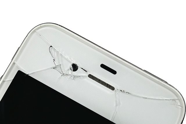 iPhoneを八王子の近くで直すなら【GENIE（ジーニー）】へ！-ガラス割れ・画面割れによるフロントパネル交換にお困りの方はぜひ！-画面割れしてしまったiPhoneの画像